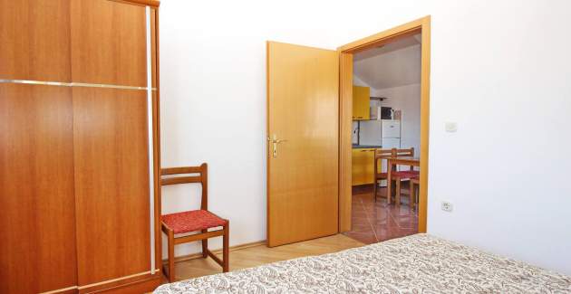 Apartment Brnic Nar. more - with Sea View, 350m from the Beach