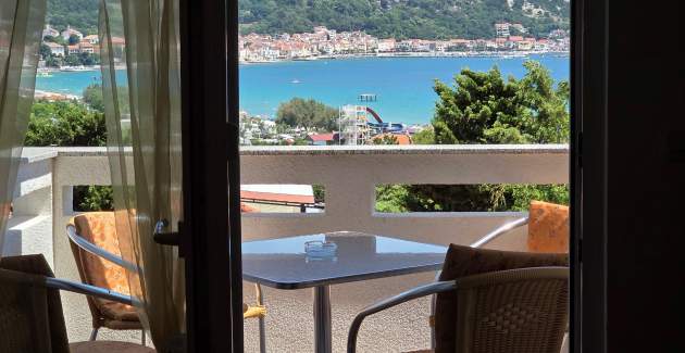 Apartment Brnic Nar. more - with Sea View, 350m from the Beach