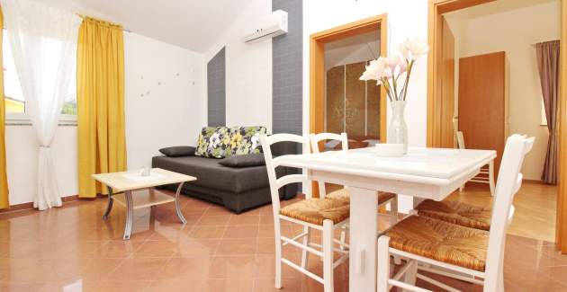 Apartment Brnic Nar. brdo - with Balcony, 350m from the Beach