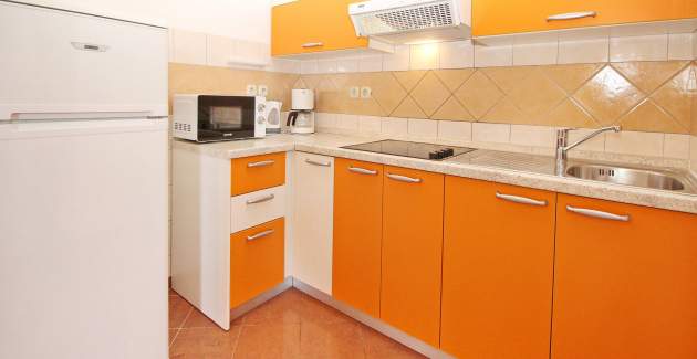 Apartment Brnic Nar. brdo - with Balcony, 350m from the Beach