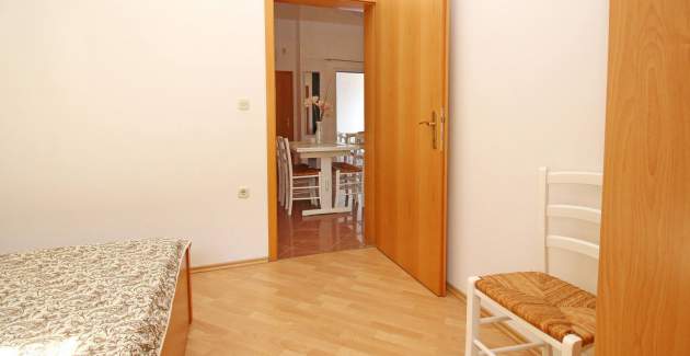 Apartment Brnic Nar. brdo - with Balcony, 350m from the Beach