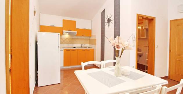 Apartment Brnic Nar. brdo - with Balcony, 350m from the Beach