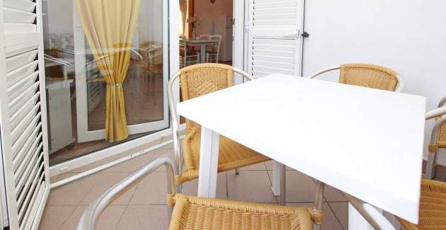Apartment Brnic Nar. brdo - with Balcony, 350m from the Beach