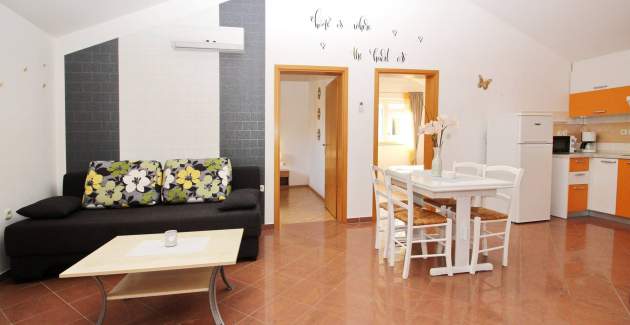 Apartment Brnic Nar. brdo - with Balcony, 350m from the Beach