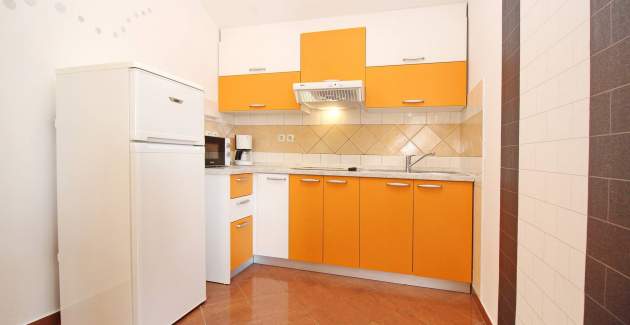 Apartment Brnic Nar. brdo - with Balcony, 350m from the Beach