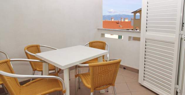 Apartment Brnic Nar. brdo - with Balcony, 350m from the Beach