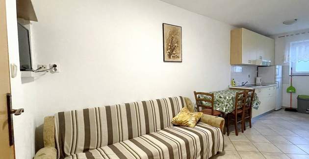 Capić Z2 - apartman s balkonom i parking mjestom, 300 m od plaže