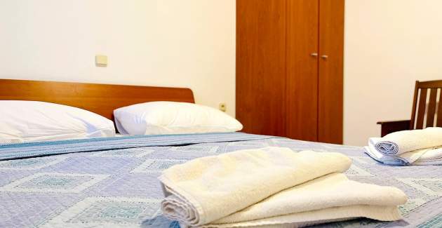 Capić Z2 - apartman s balkonom i parking mjestom, 300 m od plaže