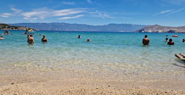 Capić Z2 - apartman s balkonom i parking mjestom, 300 m od plaže