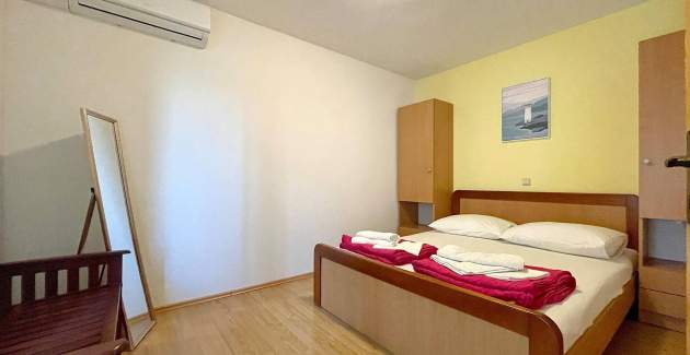 Capic Z3 - Apartment with Balcony and Parking spot, 300 m from the Beach