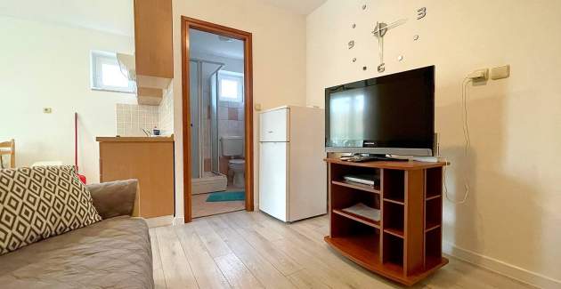 Capic Z4 - Apartment with Balcony and Parking spot, 300 m from the Beach