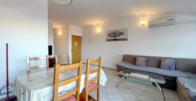 Capic Z6 - Apartment with Balcony and Parking spot, 300 m from the Beach