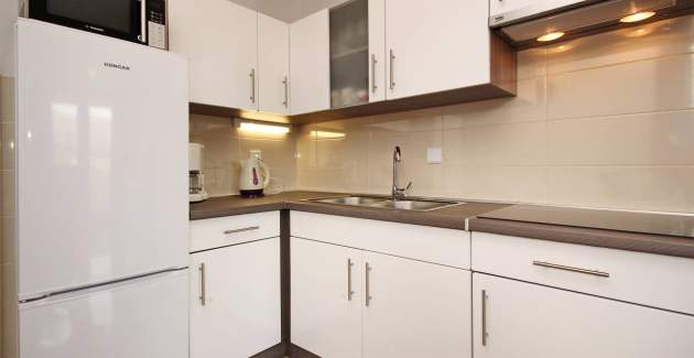 Apartment Cugalj - with Balcony, 1st floor, 300 m from the Beach