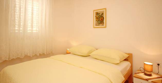 Apartment Vasilic - with Terrace, 300m from the Beach