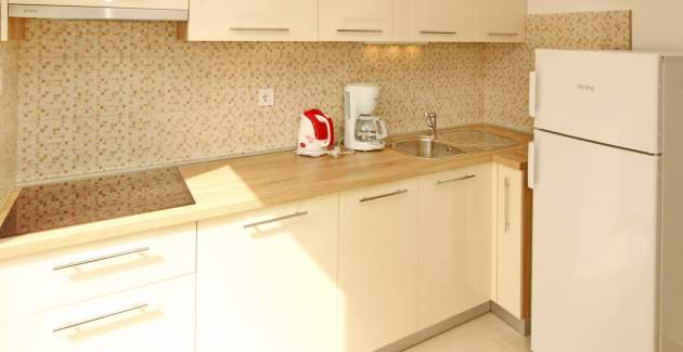 Apartment Vasilic - with Terrace, 300m from the Beach