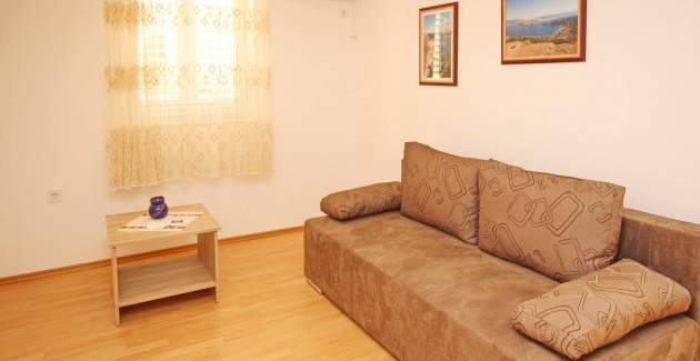 Apartment Vasilic - with Terrace, 300m from the Beach