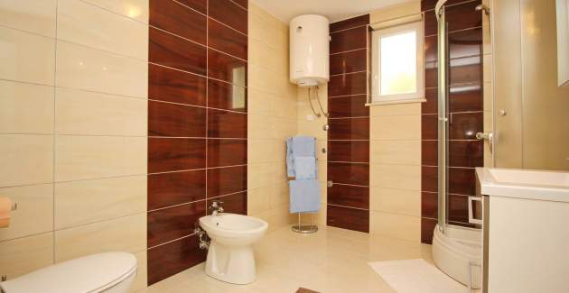 Apartment Vasilic - with Terrace, 300m from the Beach