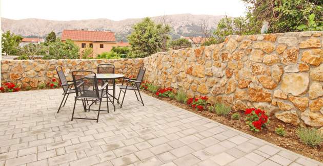 Apartment Vasilic - with Terrace, 300m from the Beach