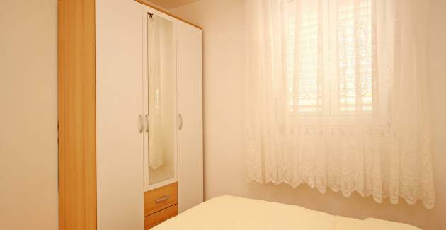 Apartment Vasilic - with Terrace, 300m from the Beach