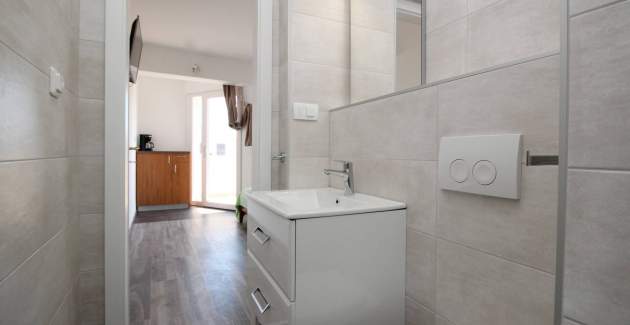 Room Dekanic No.3 - with mini Fridge and Balcony