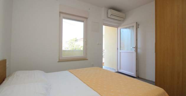 Room Dekanic No.4 - with mini Fridge and Balcony