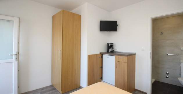 Room Dekanic No.4 - with mini Fridge and Balcony