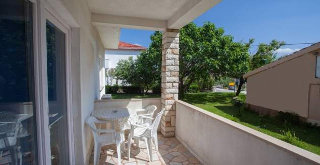 Room Dekanic No.1 - with mini Fridge and Terrace