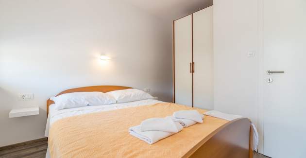 Room Dekanic No.2 - with mini Fridge and Terrace