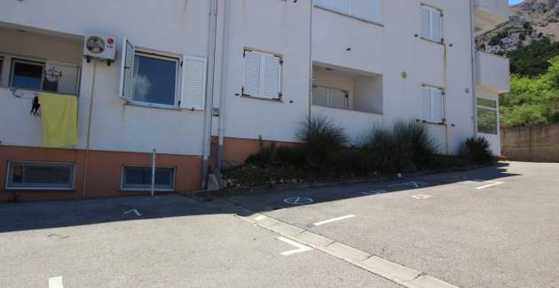 Apartment Djikic - with Balcony and Parking 