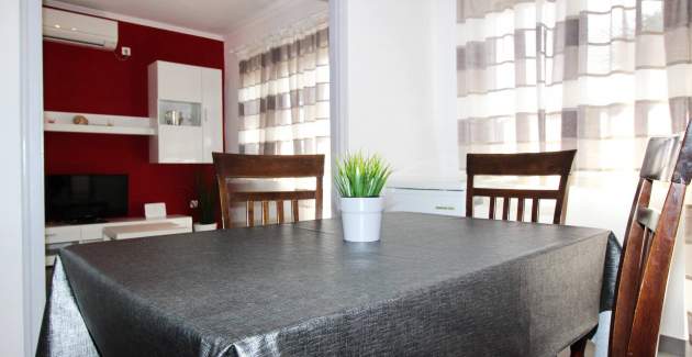 Apartment Mihaela - 350m from the Beach