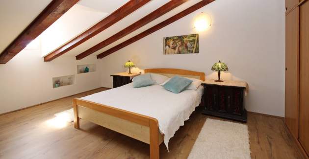 Apartment Fantov - in the old Part of Baska, with a nearby Parking