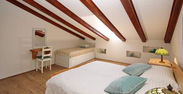 Apartment Fantov - in the old Part of Baska, with a nearby Parking