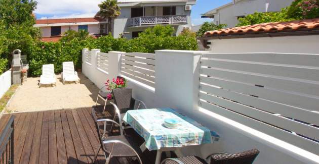 Apartment Fantov No.1 - with Terrace, 250 m from the Beach