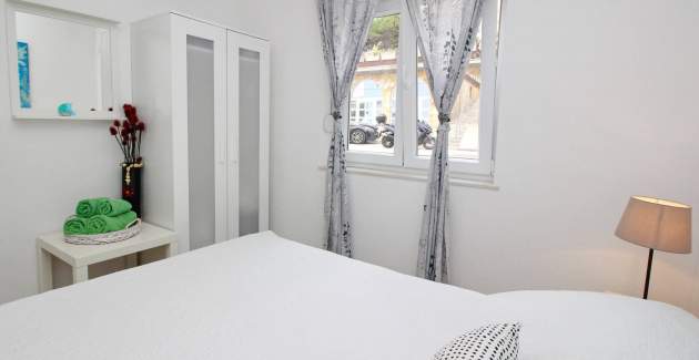 Apartment Fantov No.1 - with Terrace, 250 m from the Beach