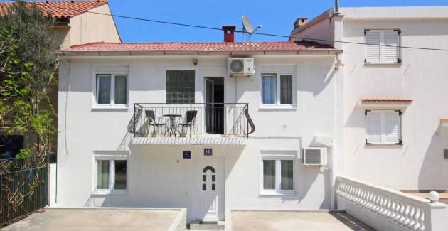 Apartment Fantov No.1 - with Terrace, 250 m from the Beach