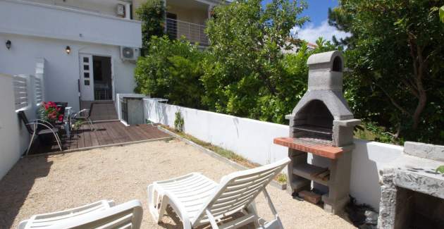 Apartment Fantov No.1 - with Terrace, 250 m from the Beach