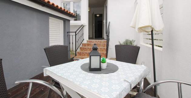 Apartment Fantov No.2 - with Terrace, 250 m from the Beach