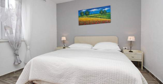 Apartment Fantov No.2 - with Terrace, 250 m from the Beach