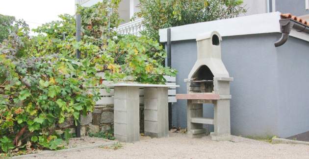 Apartment Fantov No.2 - with Terrace, 250 m from the Beach