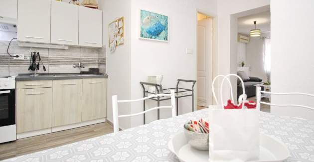 Apartment Fantov No.2 - with Terrace, 250 m from the Beach