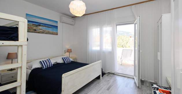 Apartment Fantov No.3 - with large Balcony, 250 m from the Beach