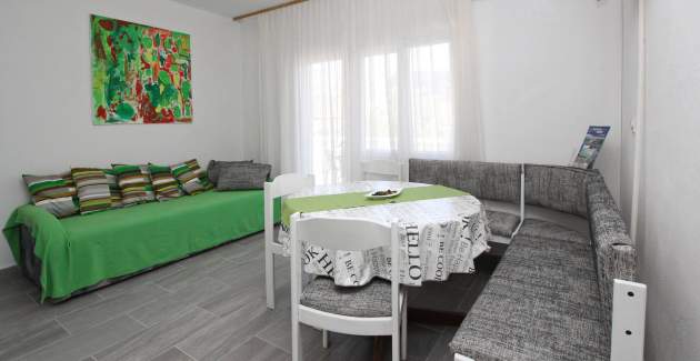 Apartment Fantov No.3 - with large Balcony, 250 m from the Beach