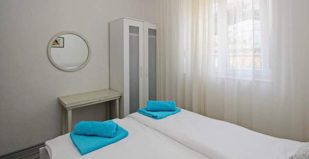 Apartment Fantov No.3 - with large Balcony, 250 m from the Beach