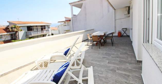 Apartment Fantov No.3 - with large Balcony, 250 m from the Beach