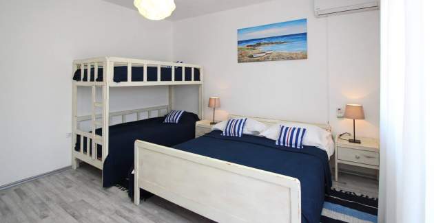 Apartment Fantov No.3 - with large Balcony, 250 m from the Beach