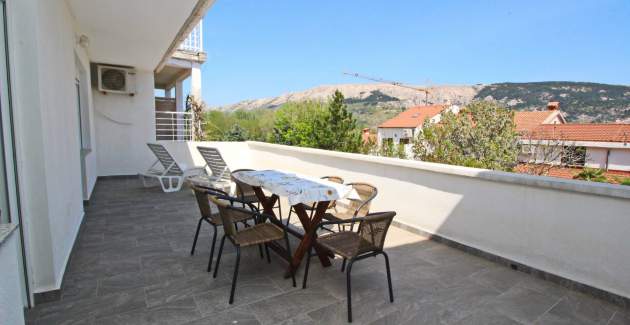 Apartment Fantov No.3 - with large Balcony, 250 m from the Beach