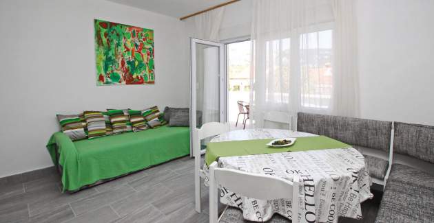Apartment Fantov No.3 - with large Balcony, 250 m from the Beach