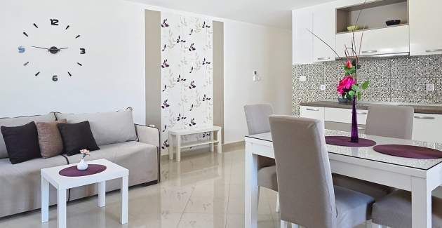 Appartamento Gorica 2 n.5 – con balcone e piscina