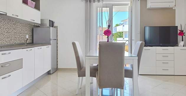 Appartamento Gorica 2 n.5 – con balcone e piscina