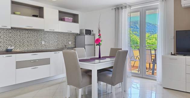Appartamento Gorica 2 n.5 – con balcone e piscina